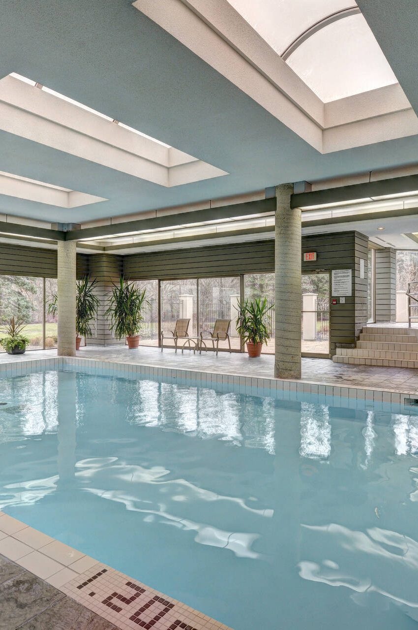 canyon-springs-condos-1700-the-collegeway-mississauga-indoor-swimming-pool