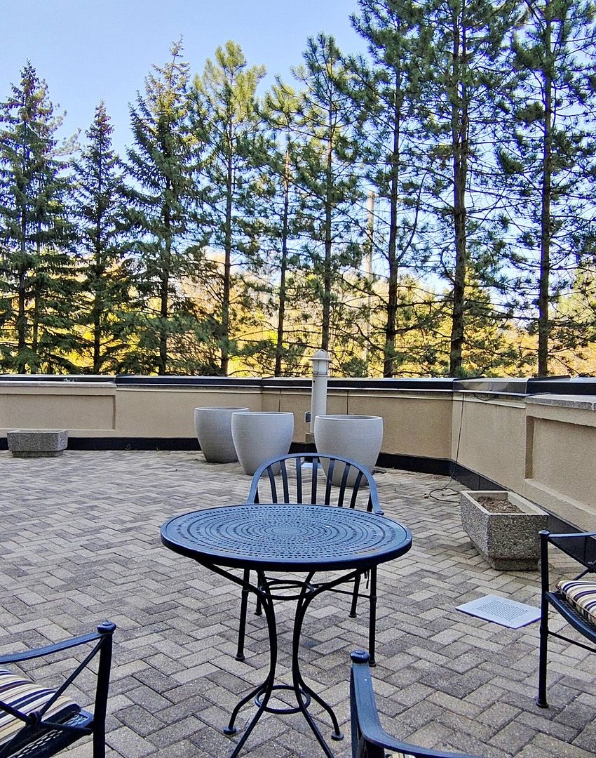 granite-gates-condos-1800-the-collegeway-mississauga-outdoor-terrace