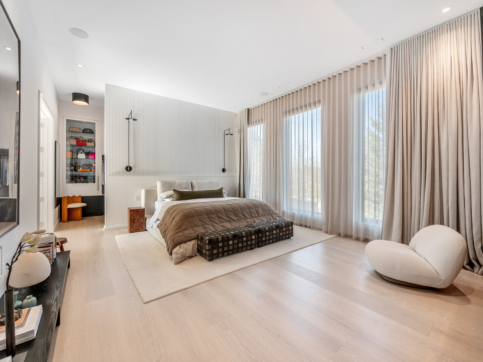 modern-luxury-markham-home-for-sale-cachet-primary-bedroom