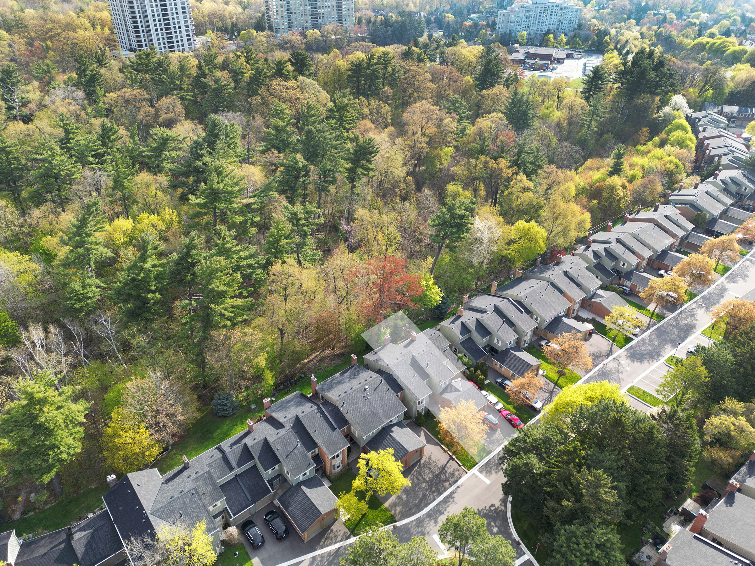 erin-mills-mississauga-townhouse-for-sale-drone-1