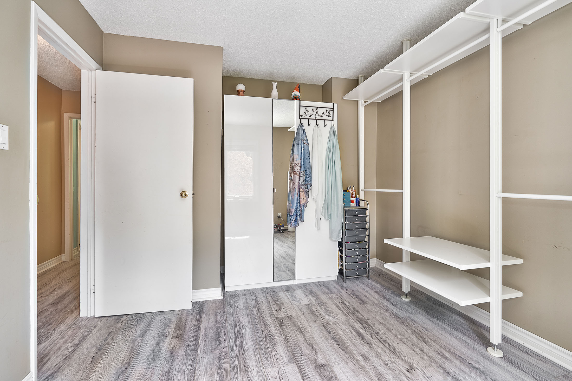 erin-mills-mississauga-townhouse-for-sale-south-millway-2nd-bedroom