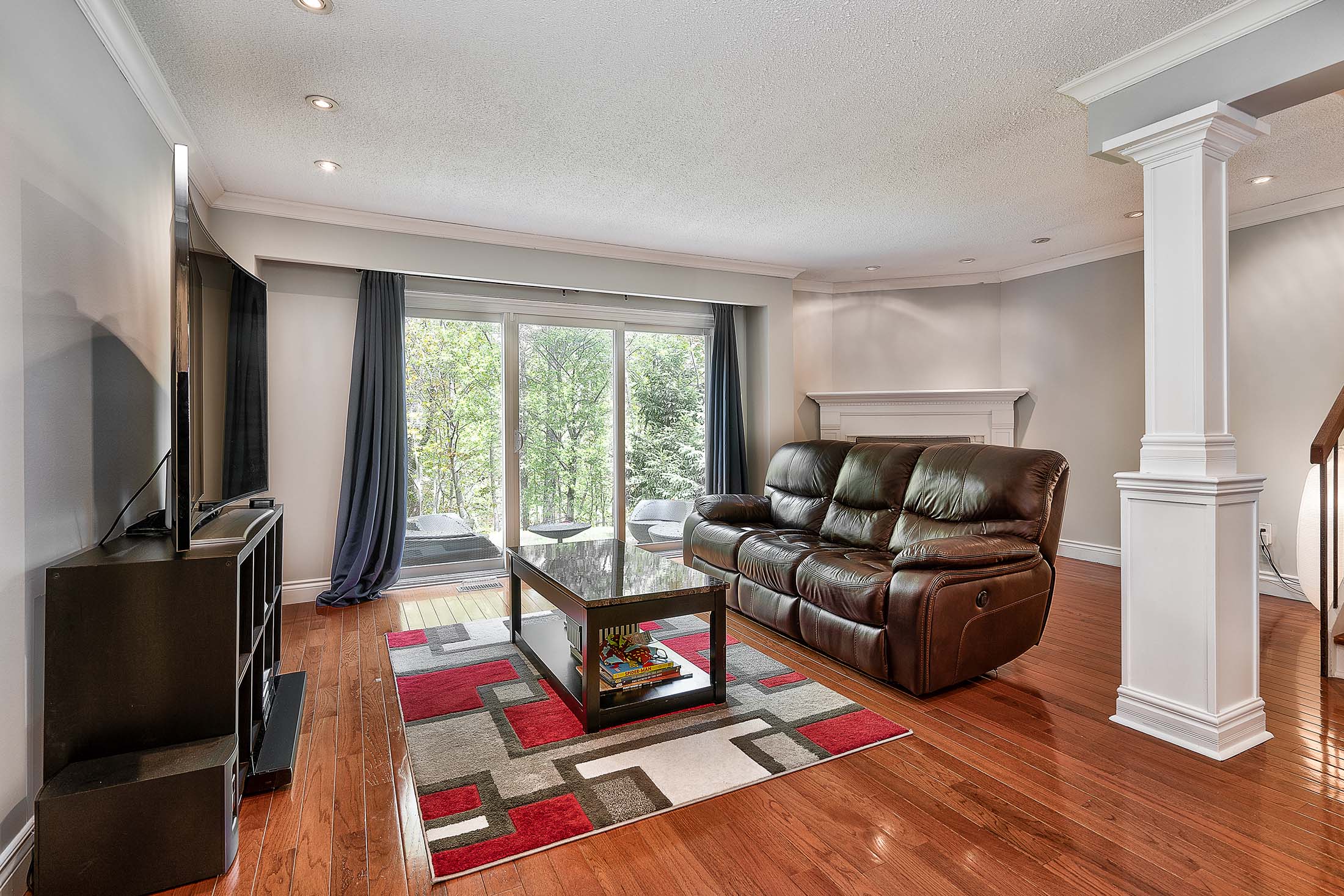 erin-mills-mississauga-townhouse-for-sale-south-millway-living-room